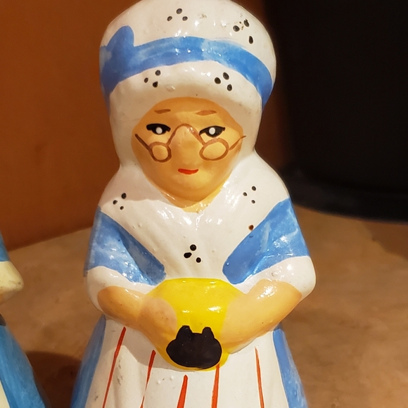 🔥Host pick 🔥Vintage salt and pepper shakers - Picture 2 of 6